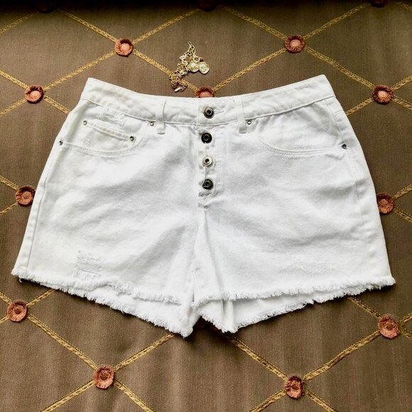 A Loves A Pants - A Loves A Shorts Denim White Cotton with Button Fly Slight Distressing (27)